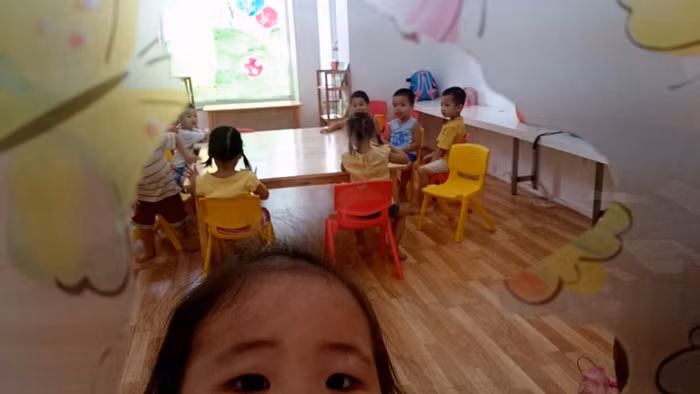 Chông gai con đường đến lớp của trẻ mầm non thành phố ảnh 2