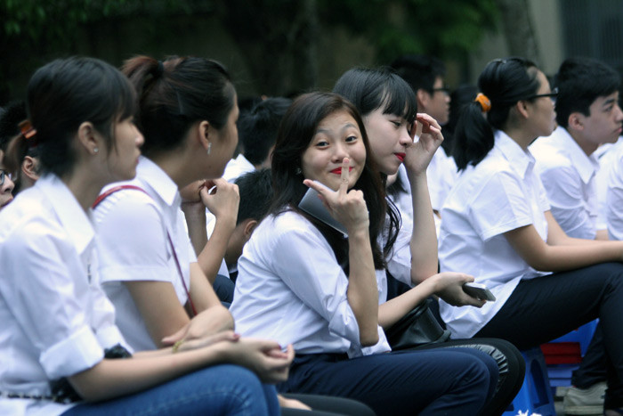 Kết thúc buổi lễ khai giảng các học sinh tranh thủ ghi lại những hình ảnh đẹp đầu năm học.