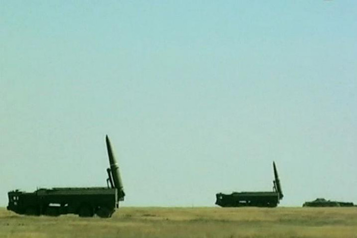 Tên lửa Iskander ở trạng thái thẳng đứng