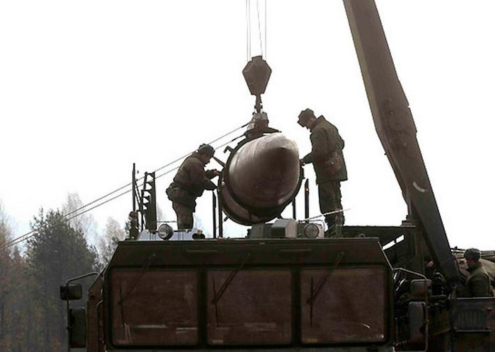 Lắp đặt tên lửa Iskander