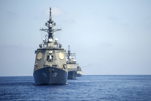 Tàu khu trục Aegis JS Ashigara (DDG-178) của Nhật Bản (đi đầu) tham gia cuộc tập trận Malabar 2014 Tàu khu trục Aegis JS Ashigara (DDG-178) của Nhật Bản (đi đầu) tham gia cuộc tập trận Malabar 2014
