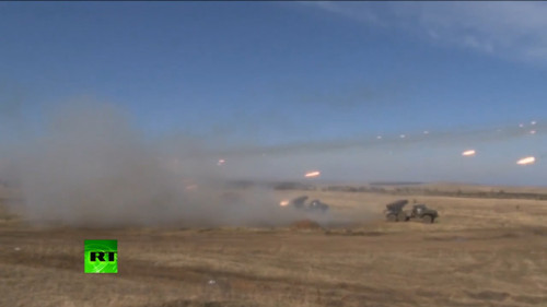 Cụm rocket BM-21 trong cuộc tập trận ngày 8 tháng 5 năm 2014 (nguồn mạng sina Trung Quốc)