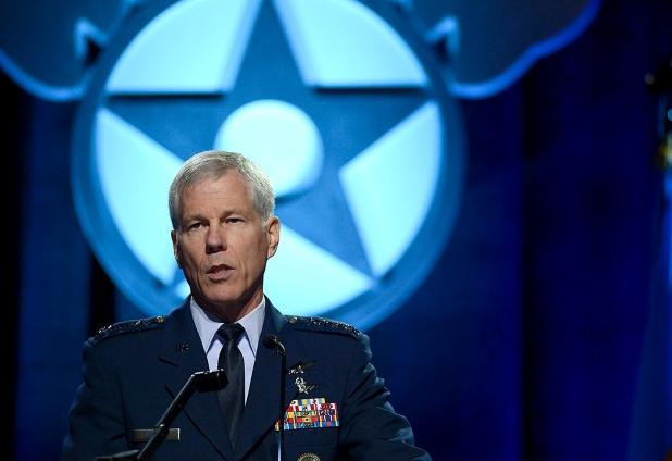 Tư lệnh Bộ tư lệnh hàng không vũ trụ Không quân Mỹ William L. Shelton (nguồn stripes.com)