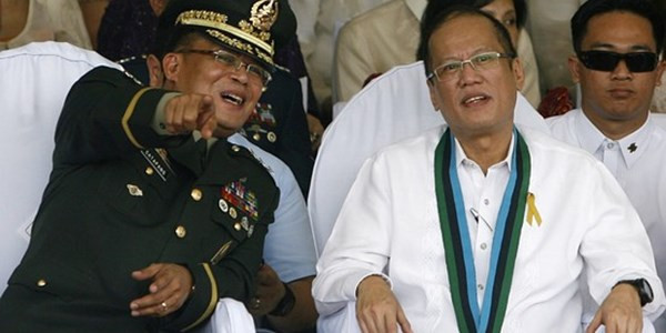 Tổng tham mưu trưởng Quân đội Philippines Gregorio Pio Catapang và Tổng thống Philippiines Benigno Aquino Tổng tham mưu trưởng Quân đội Philippines Gregorio Pio Catapang và Tổng thống Philippiines Benigno Aquino
