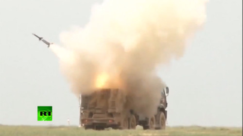 Xe tên lửa phòng không Pantsir-S1 bắn