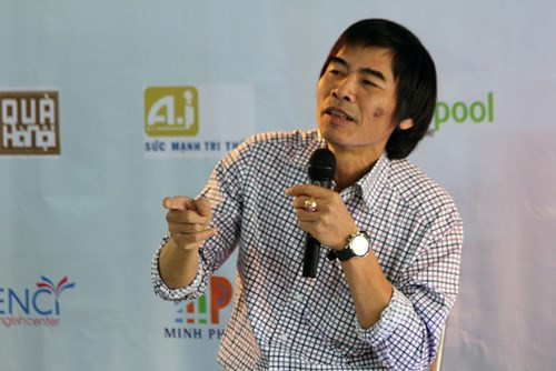 TS. Lê Thẩm Dương chia sẻ kinh nghiệm bản thân. Ảnh Thu Ngà TS. Lê Thẩm Dương chia sẻ kinh nghiệm bản thân. Ảnh Thu Ngà