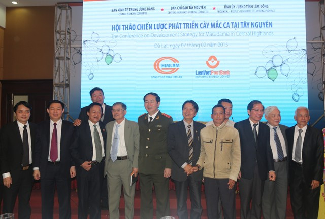 Đại tướng Trần Đại Quang, Ủy viên Bộ Chính trị,Bộ trưởng Bộ Công an, Trưởng Ban Chỉ đạo Tây Nguyên_ Ông Vương Đình Huệ Trưởng Ban Kinh tế Trung ương cùng các đại biểu dự Hội thảo