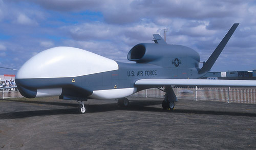 Nhật Bản sẽ mua máy bay do thám không người lái Global Hawk của Mỹ để đối phó Trung Quốc. Nhật Bản sẽ mua máy bay do thám không người lái Global Hawk của Mỹ để đối phó Trung Quốc.