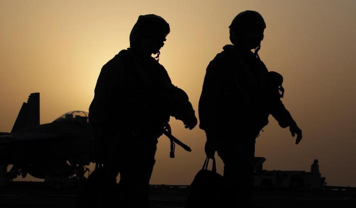 Ngày 10 tháng 8 năm 2014, máy bay chiến đấu trên tàu sân bay động cơ hạt nhân USS George H.W. Bush ở vịnh Ba Tư triển khai hoạt động không kích đối với Iraq.