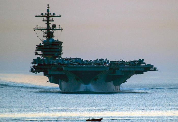 Ngày 10 tháng 8 năm 2014, máy bay chiến đấu trên tàu sân bay động cơ hạt nhân USS George H.W. Bush ở vịnh Ba Tư triển khai hoạt động không kích đối với Iraq.