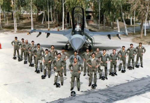 Phi công lực lượng máy bay chiến đấu F-16 của Không quân Pakistan Phi công lực lượng máy bay chiến đấu F-16 của Không quân Pakistan