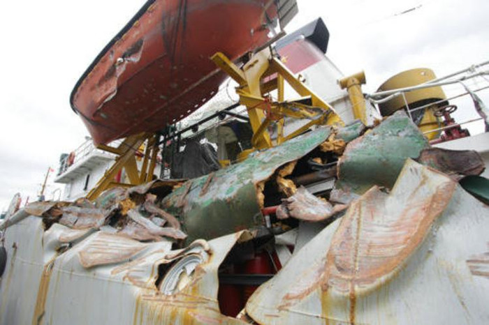 Trung Quốc có hành động như khủng bố với tàu thuyền của Việt Nam ở vùng đặc quyền kinh tế, thềm lục địa của Việt Nam: Đâm dã man tàu kiêm ngư KN951 Trung Quốc có hành động như khủng bố với tàu thuyền của Việt Nam ở vùng đặc quyền kinh tế, thềm lục địa của Việt Nam: Đâm dã man tàu kiêm ngư KN951