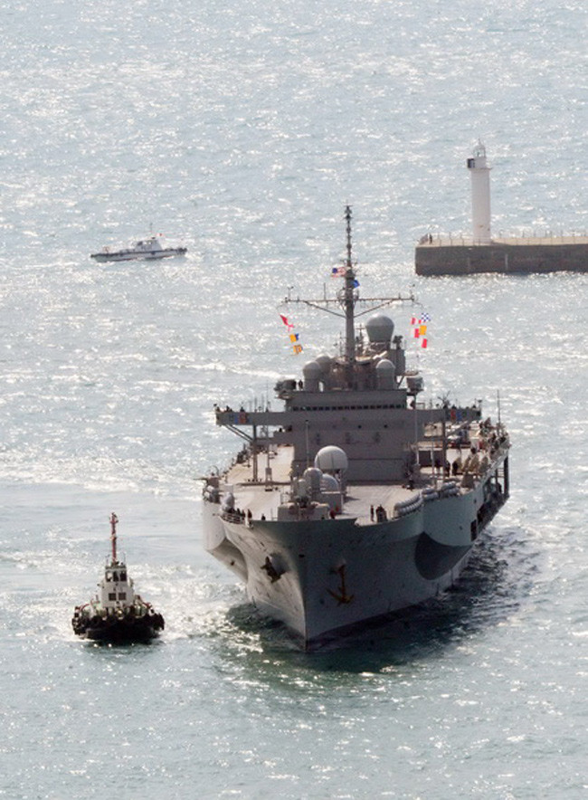 Tàu chỉ huy đổ bộ USS Blue Ridge của Hạm đội 7, Hải quân Mỹ