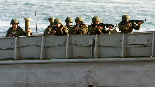 Quân đội Nga tổ chức diễn tập quân sự trên đảo tranh chấp (nguồn mạng Quan sát, TQ)