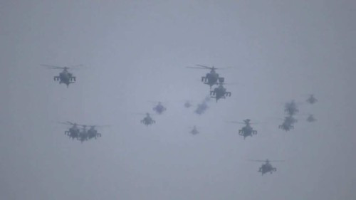 Tiểu đoàn máy bay trực thăng AH-64D Apache thuộc lữ đoàn tấn công đường không 4, Quân đội Mỹ tại Hàn Quốc ngày 18 tháng 4 năm 2014 (ảnh minh họa) Tiểu đoàn máy bay trực thăng AH-64D Apache thuộc lữ đoàn tấn công đường không 4, Quân đội Mỹ tại Hàn Quốc ngày 18 tháng 4 năm 2014 (ảnh minh họa)