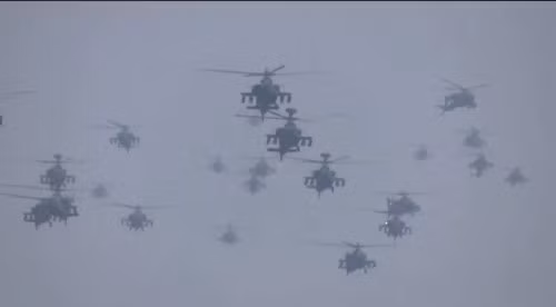 Tiểu đoàn máy bay trực thăng AH-64D Apache thuộc lữ đoàn tấn công đường không 4, Quân đội Mỹ tại Hàn Quốc ngày 18 tháng 4 năm 2014 (ảnh minh họa)