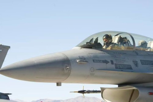 Máy bay chiến đấu F-16D mới đang phục vụ trong Quân đội Pakistan (nguồn mạng quân sự sina Trung Quốc) Máy bay chiến đấu F-16D mới đang phục vụ trong Quân đội Pakistan (nguồn mạng quân sự sina Trung Quốc)