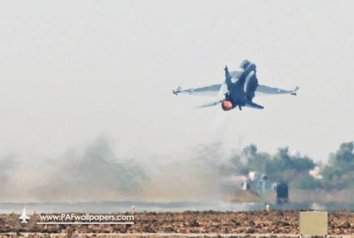 Máy bay chiến đấu F-16 Block52 Không quân Pakistan (nguồn mạng quân sự sina Trung Quốc) Máy bay chiến đấu F-16 Block52 Không quân Pakistan (nguồn mạng quân sự sina Trung Quốc)