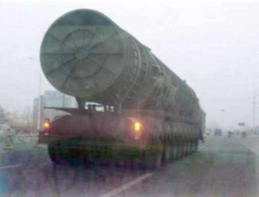 Tên lửa đạn đạo xuyên lục địa Đông Phong-41 Trung Quốc được dân mạng tuyên truyền Tên lửa đạn đạo xuyên lục địa Đông Phong-41 Trung Quốc được dân mạng tuyên truyền