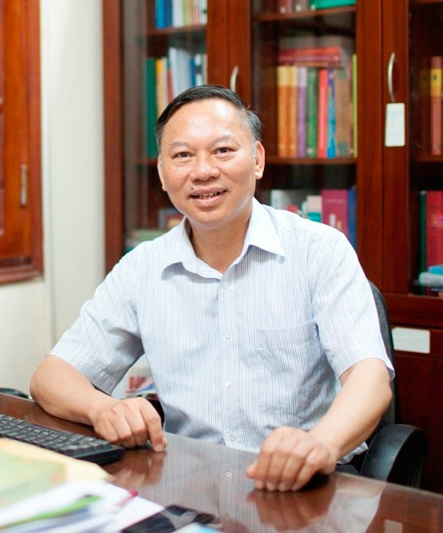 GS. Nguyễn Quang Ngọc cũng đồng quan điểm với GS. Phan Huy Lê khi cho rằng, đưa Lịch sử là tự chọn khác gì giáo dục không đặt trên nền tảng văn hóa của dân tộc, không đặt trên đạo lý của dân tộc, cội nguồn, lối sống của dân tộc. Ảnh Vietnamnet. GS. Nguyễn Quang Ngọc cũng đồng quan điểm với GS. Phan Huy Lê khi cho rằng, đưa Lịch sử là tự chọn khác gì giáo dục không đặt trên nền tảng văn hóa của dân tộc, không đặt trên đạo lý của dân tộc, cội nguồn, lối sống của dân tộc. Ảnh Vietnamnet.