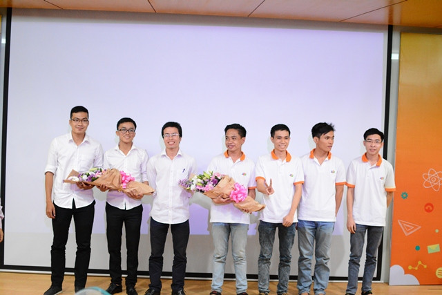 Đội thi Feed &amp; Quit - Đại học FPT và Đội thi 3TM - Đại học Công nghệ thông tin - Đại học Quốc gia TP. HCM.