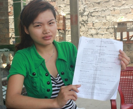 Trong số 250 công nhân bị cho nghỉ việc gần đây thì có đến 19 lao động chính thức vẫn bị phía Công ty TNHH điện tử BSE Việt Nam cho nghỉ mà chỉ thông báo bằng miệng và qua điện thoại Trong số 250 công nhân bị cho nghỉ việc gần đây thì có đến 19 lao động chính thức vẫn bị phía Công ty TNHH điện tử BSE Việt Nam cho nghỉ mà chỉ thông báo bằng miệng và qua điện thoại