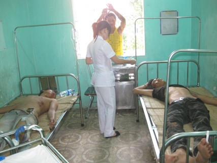 Hai tên "đạo chích" đang được điều trị tại bệnh viện. Hai tên "đạo chích" đang được điều trị tại bệnh viện.