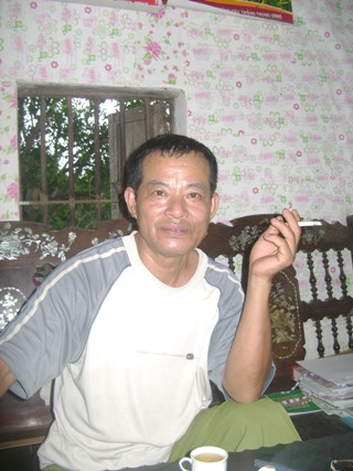 Ông Tăng Tiến Công (nguyên Phó công an hình sự xã Thọ Thành thời kỳ đó) vẫn còn sợ hãi khi nhớ lại vụ mổ bụng tự vẫn của cụ bà Tr cách đây gần 30 năm. Ông Tăng Tiến Công (nguyên Phó công an hình sự xã Thọ Thành thời kỳ đó) vẫn còn sợ hãi khi nhớ lại vụ mổ bụng tự vẫn của cụ bà Tr cách đây gần 30 năm.