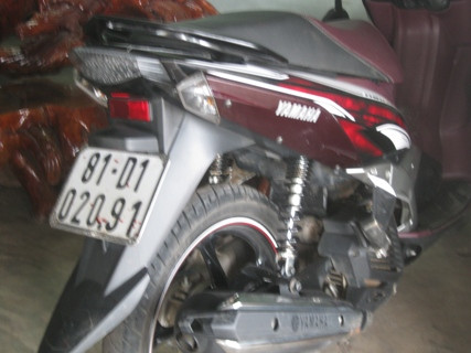 Chiếc xe máy thu giữ được của hai tên "đạo chích" Chiếc xe máy thu giữ được của hai tên "đạo chích"