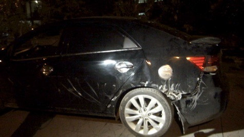 Chiếc xe mà các đối tượng đã dùng lao vào lực lượng công an (ảnh TTO)