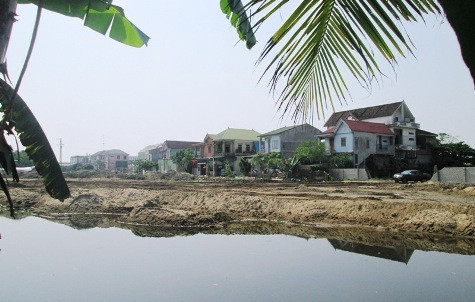 Số diện tích đất nông nghiệp đã thỏa thuận được mức bồi thường với người dân đang được thi công (ảnh Xuân Hòa)