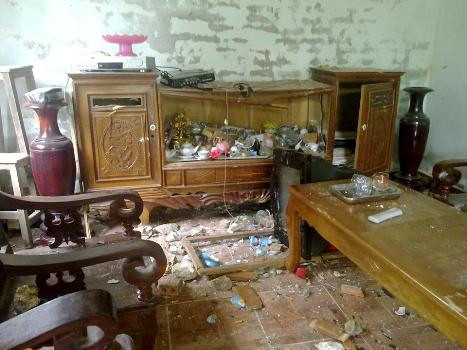 Đó chính là một trong những nguyên nhân người dân tiếp tục đập phá đồ đạc nhà cán bộ xã Bắc Sơn mặc dù trước đó họ đã có những báo cáo lên cấp trên đúng như nguyện vọng của người dân về việc quy hoạch khu nghĩa trang vĩnh hằng Đó chính là một trong những nguyên nhân người dân tiếp tục đập phá đồ đạc nhà cán bộ xã Bắc Sơn mặc dù trước đó họ đã có những báo cáo lên cấp trên đúng như nguyện vọng của người dân về việc quy hoạch khu nghĩa trang vĩnh hằng