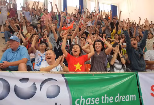 Các CĐV Sài Gòn Heat bao gồm mọi lứa tuổi và có đủ mọi thành phần: nam, nữ, già, trẻ, người nước ngoài...