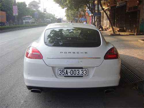 Porsche Panamera 4 được trang bị động cơ V6, dung tích 3.6 lít, với công nghệ phun nhiên liệu trực tiếp (Direct Fuel Injection), cung cấp công suất tối đa 300 mã lực (220KW) và mô men xoắn tối đa là 400Nm/ 295 lb-ft. Xe Porsche Panamera 4 trang bị tiêu chuẩn hệ thống dẫn động 4 bánh chủ động. Porsche Panamera 4 được trang bị động cơ V6, dung tích 3.6 lít, với công nghệ phun nhiên liệu trực tiếp (Direct Fuel Injection), cung cấp công suất tối đa 300 mã lực (220KW) và mô men xoắn tối đa là 400Nm/ 295 lb-ft. Xe Porsche Panamera 4 trang bị tiêu chuẩn hệ thống dẫn động 4 bánh chủ động.