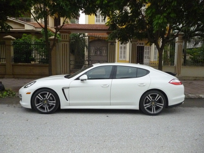 Giá của nó trên thị trường Việt Nam hiện nay vào khoảng trên 4 tỷ đồng. Giá của nó trên thị trường Việt Nam hiện nay vào khoảng trên 4 tỷ đồng.