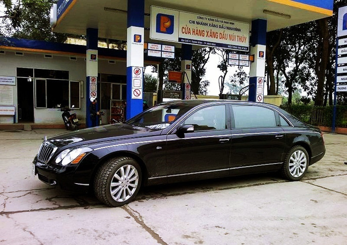 Ba chiếc còn lại thì 2 chiếc đang thuộc sở hữu của hai đại gia ở TP.HCM (trong đó có 1 chiếc Maybach 62s màu trắng). Chiếc còn lại thuộc sở hữu của một đại gia ở tỉnh Quảng Ninh. Ba chiếc còn lại thì 2 chiếc đang thuộc sở hữu của hai đại gia ở TP.HCM (trong đó có 1 chiếc Maybach 62s màu trắng). Chiếc còn lại thuộc sở hữu của một đại gia ở tỉnh Quảng Ninh.