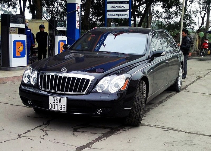 Giá của chiếc Maybach 62s này vào khoảng gần 1 triệu USD sau thuế. Hiện tại siêu xe sang này đang giữ vị trí quán quân về xe đắt nhất ở Ninh Bình. Biển của siêu xe cũng có ý nghĩa là số 1 Ninh Bình (001.35) Giá của chiếc Maybach 62s này vào khoảng gần 1 triệu USD sau thuế. Hiện tại siêu xe sang này đang giữ vị trí quán quân về xe đắt nhất ở Ninh Bình. Biển của siêu xe cũng có ý nghĩa là số 1 Ninh Bình (001.35)