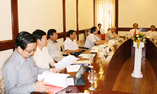 Tại phiên họp lần này, HĐQT VPF đã lắng nghe các báo cáo về 8 vòng đấu vừa qua của giải VĐQG và Hạng Nhất. Các hoạt động của Công ty VPF trong thời gian qua và định hướng hoạt động từ nay đến cuối năm 2012. Đồng thời kiểm tra các báo cáo tài chính, công tác vận động tài trợ và truyền thông của Công ty. Tại phiên họp lần này, HĐQT VPF đã lắng nghe các báo cáo về 8 vòng đấu vừa qua của giải VĐQG và Hạng Nhất. Các hoạt động của Công ty VPF trong thời gian qua và định hướng hoạt động từ nay đến cuối năm 2012. Đồng thời kiểm tra các báo cáo tài chính, công tác vận động tài trợ và truyền thông của Công ty.