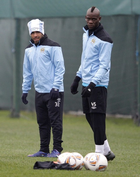 Có đôi chút bất lợi cho đội chủ sân Etihad, bởi ở trận đấu lượt đi, thầy trò HLV Mancini đã để thua Sporting Lisbon với tỉ số 0-1 trên đất Bồ Đào Nha.