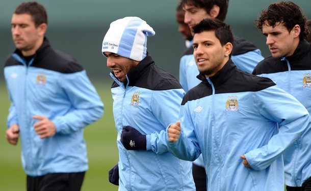 Hiện tại, cơ hội ra sân của Carlos Tevez ở trận đấu này là rất mong manh bởi trong tay HLV Mancini còn rất nhiều tay săn bàn cừ khôi khác như Edin Dzeko, Mario Balotelli, David Silva, Kul Aguero…