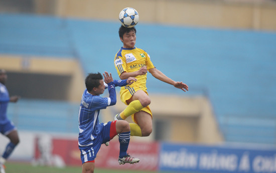 Tuy nhiên, với lối chơi có phần rệu rã, CLB Hà Nội đành chấp nhận chia điểm với SLNA trên sân nhà. Tuy nhiên, với lối chơi có phần rệu rã, CLB Hà Nội đành chấp nhận chia điểm với SLNA trên sân nhà.