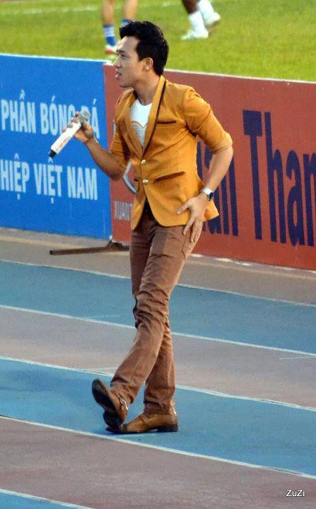 Anh vừa được bầu Thụy mời về làm người hoạt náo cho các trận đấu của Sài Gòn FC