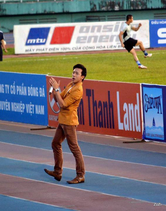 Anh vừa được bầu Thụy mời về làm người hoạt náo cho các trận đấu của Sài Gòn FC