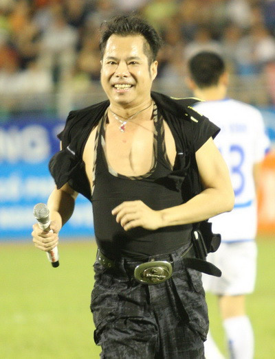 Ca sĩ Ngọc Sơn cũng ‘cháy hết mình’.