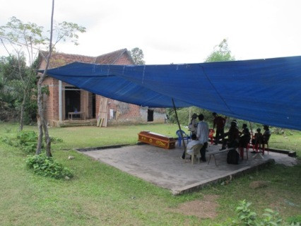 Căn nhà của ông Thiết nơi phát hiện xác ông chết với nhiều vết cắt trên người Căn nhà của ông Thiết nơi phát hiện xác ông chết với nhiều vết cắt trên người