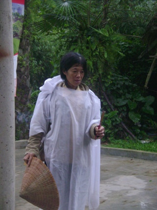 Chỉ trong vòng một tháng, chị Đoàn Thị Minh đã bị đứa em trai ruột của mình đánh gãy tay và mới nhất là cướp đi mạng sống của chồng chị Chỉ trong vòng một tháng, chị Đoàn Thị Minh đã bị đứa em trai ruột của mình đánh gãy tay và mới nhất là cướp đi mạng sống của chồng chị