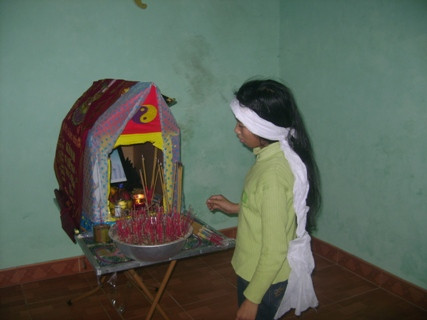 Nỗi đau mất cha vì bị cậu ruột sát hại của con gái nạn nhân Nỗi đau mất cha vì bị cậu ruột sát hại của con gái nạn nhân