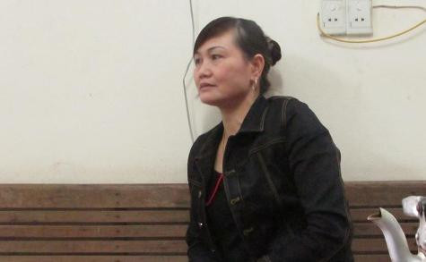 Biên bản của chính đơn vị mình lập và là giám đốc của Quỹ tín dụng nhân dân xã Hưng Long nhưng bà Hoàng Thị Nhung lại không biết con dấu mới được đóng vào biên bản này lúc nào (ảnh Xuân Hòa) Biên bản của chính đơn vị mình lập và là giám đốc của Quỹ tín dụng nhân dân xã Hưng Long nhưng bà Hoàng Thị Nhung lại không biết con dấu mới được đóng vào biên bản này lúc nào (ảnh Xuân Hòa)