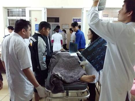 Các nạn nhân bị thương nặng được đưa vào Bệnh viện Đa khoa tỉnh Hà Tĩnh cấp cứu (ảnh Xuân Hòa)