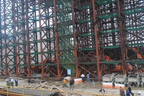 Cho đến 13 giờ ngày 26/3 toàn bộ các nạn nhân đã được đưa ra khỏi hiện trường (ảnh Xuân Hòa) Cho đến 13 giờ ngày 26/3 toàn bộ các nạn nhân đã được đưa ra khỏi hiện trường (ảnh Xuân Hòa)